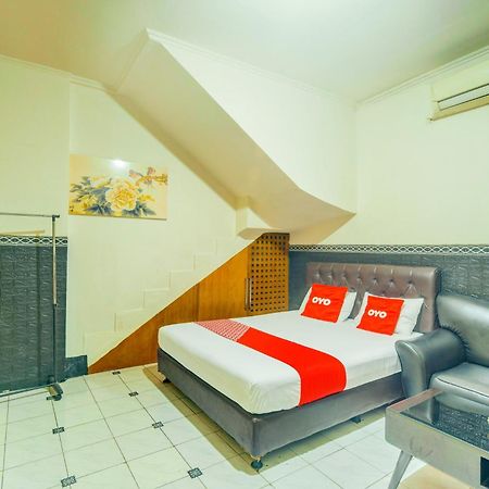Oyo 93132 Modom Homestay Near Rs Islam Jakarta Pondok Kopi ภายนอก รูปภาพ