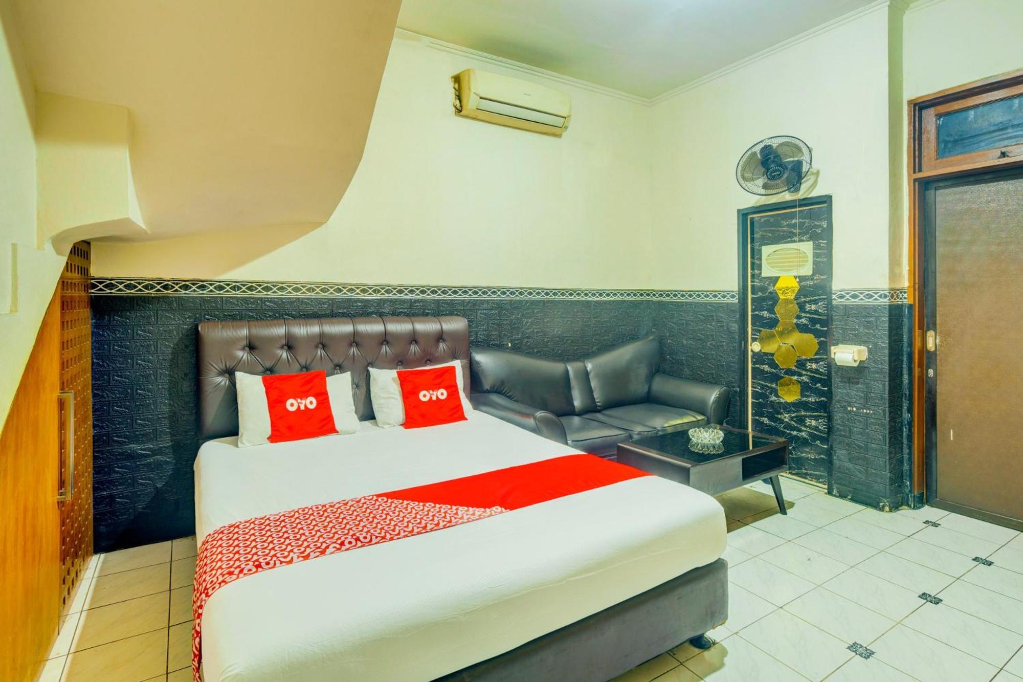 Oyo 93132 Modom Homestay Near Rs Islam Jakarta Pondok Kopi ภายนอก รูปภาพ