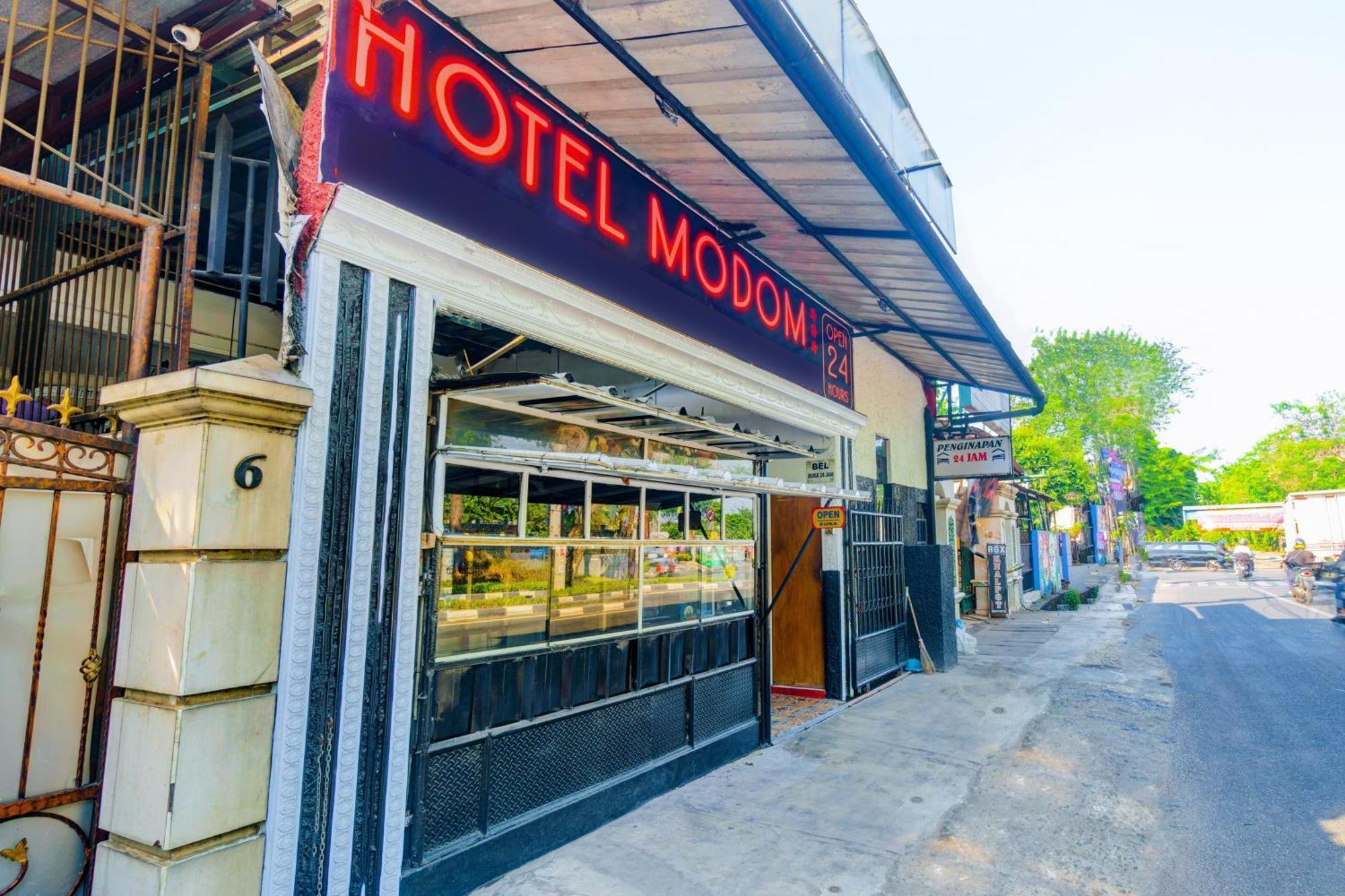 Oyo 93132 Modom Homestay Near Rs Islam Jakarta Pondok Kopi ภายนอก รูปภาพ