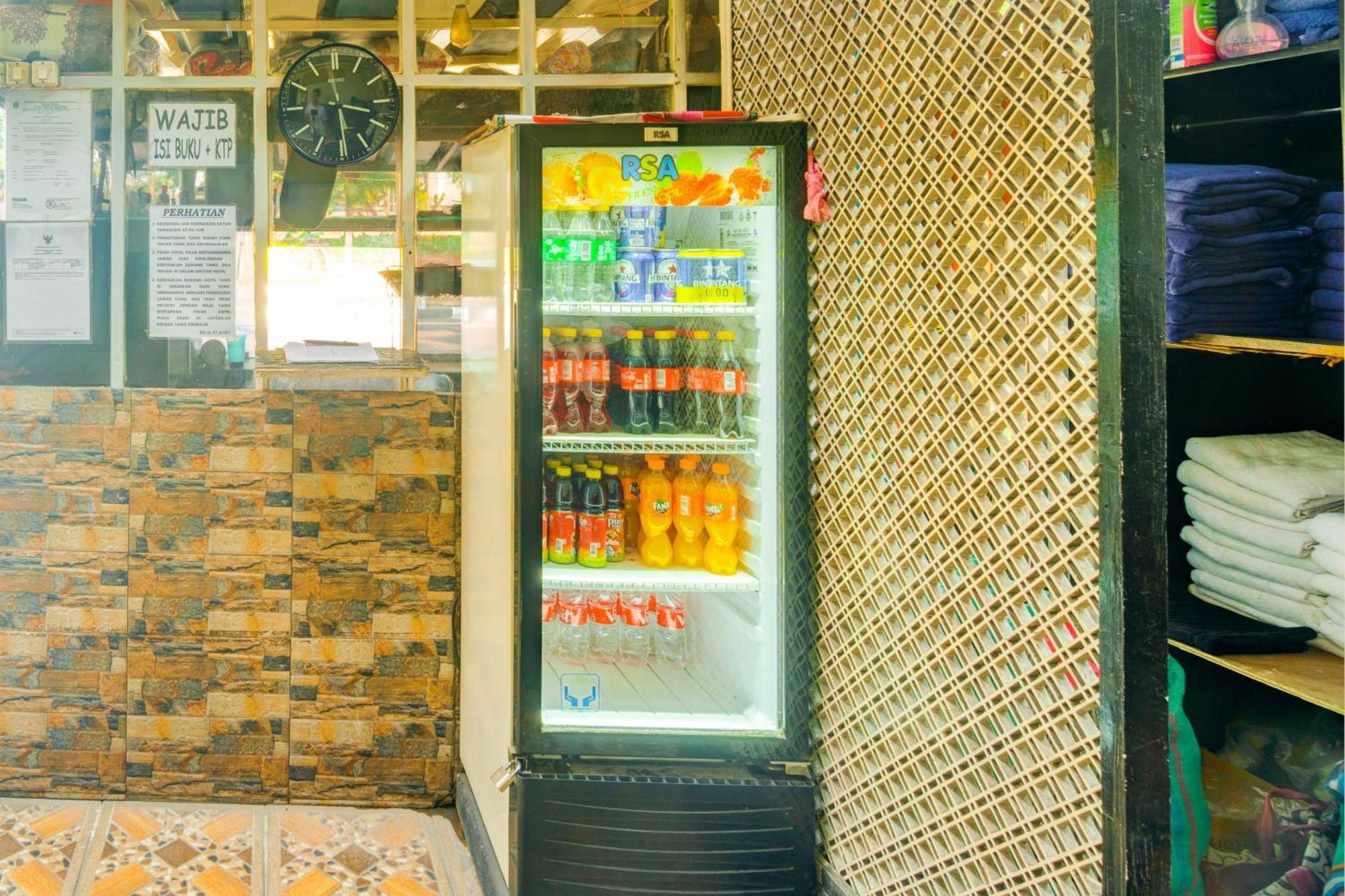 Oyo 93132 Modom Homestay Near Rs Islam Jakarta Pondok Kopi ภายนอก รูปภาพ