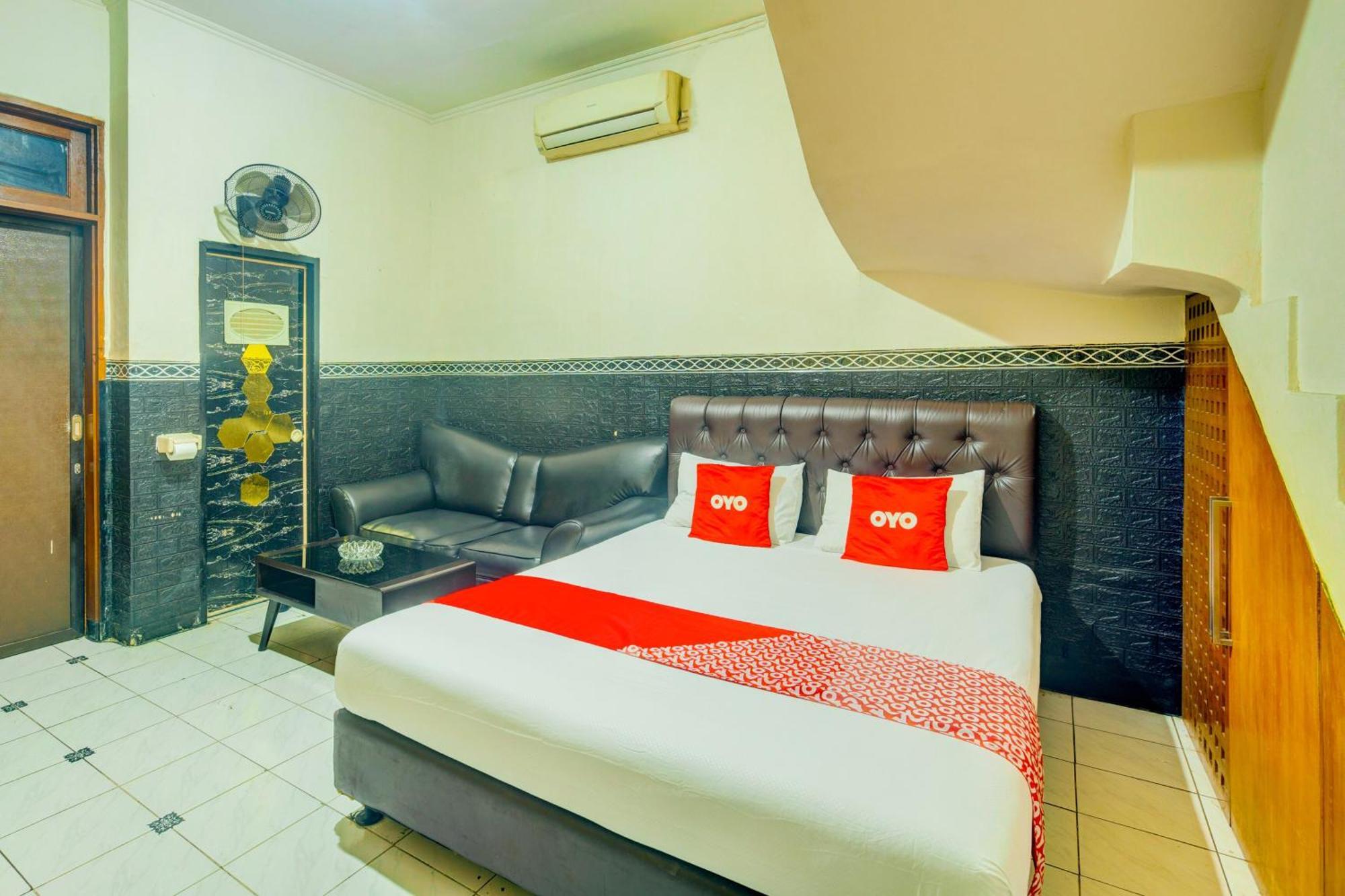 Oyo 93132 Modom Homestay Near Rs Islam Jakarta Pondok Kopi ภายนอก รูปภาพ